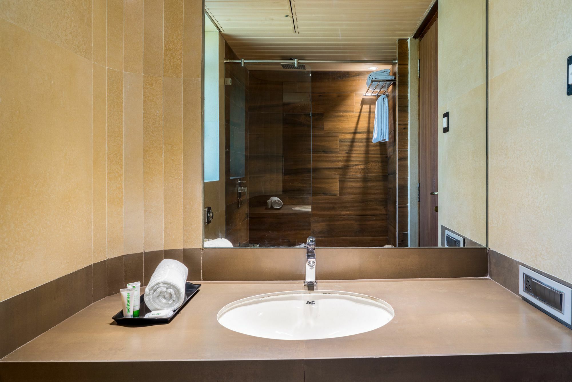 Treebo Olive Nest Hotel Mumbai Bagian luar foto